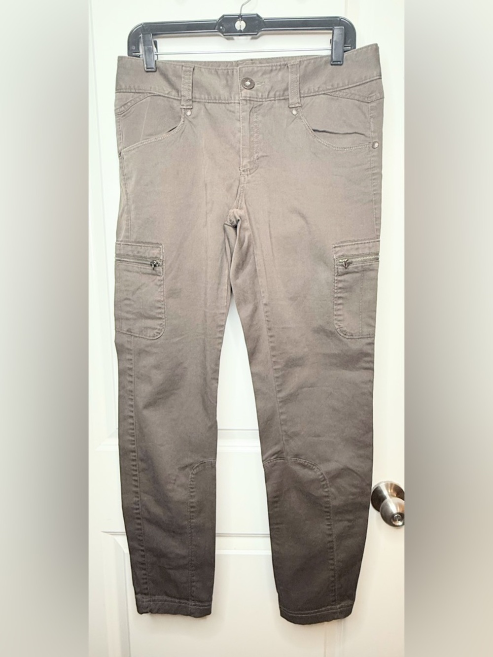 Athleta Womens 8 Gray Cargo Pants Hiking Outdoor Travel Stretch Ankle Zip